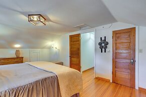 Vintage Farmhouse w/ Hot Tub in Larkspur