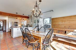 Vintage Farmhouse w/ Hot Tub in Larkspur