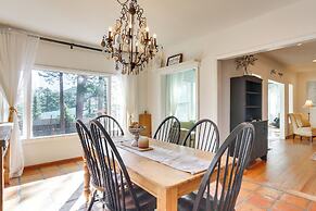 Vintage Farmhouse w/ Hot Tub in Larkspur