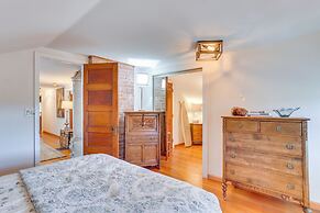 Vintage Farmhouse w/ Hot Tub in Larkspur