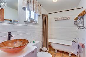 Vintage Farmhouse w/ Hot Tub in Larkspur