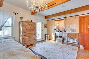 Vintage Farmhouse w/ Hot Tub in Larkspur