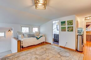 Vintage Farmhouse w/ Hot Tub in Larkspur