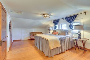 Vintage Farmhouse w/ Hot Tub in Larkspur