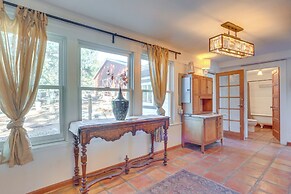 Vintage Farmhouse w/ Hot Tub in Larkspur