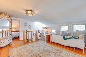 Vintage Farmhouse w/ Hot Tub in Larkspur