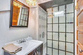 Vintage Farmhouse w/ Hot Tub in Larkspur