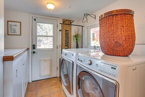 Vintage Farmhouse w/ Hot Tub in Larkspur