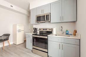 Chic & Cozy Philly Stay in City Center