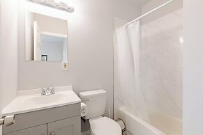 Chic & Cozy Philly Stay in City Center