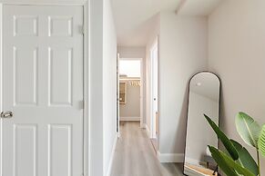 Chic & Cozy Philly Stay in City Center