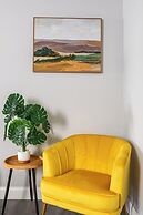 Chic & Cozy Philly Stay in City Center