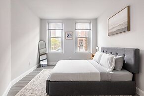 Chic & Cozy Philly Stay in City Center