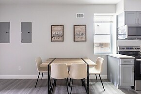 Chic & Cozy Philly Stay in City Center