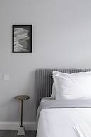 Chic & Cozy Philly Stay in City Center