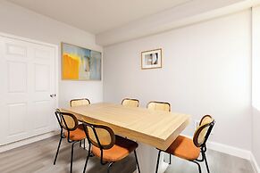 Chic & Cozy Philly Stay in City Center