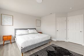 Chic & Cozy Philly Stay in City Center