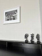 Chic & Cozy Philly Stay in City Center