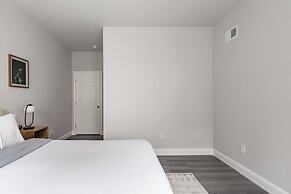 Chic & Cozy Philly Stay in City Center