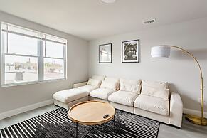 Chic & Cozy Philly Stay in City Center