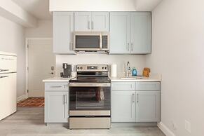 Chic & Cozy Philly Stay in City Center