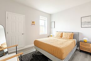 Chic & Cozy Philly Stay in City Center