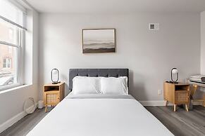 Chic & Cozy Philly Stay in City Center