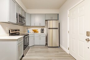 Chic & Cozy Philly Stay in City Center