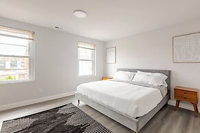 Chic & Cozy Philly Stay in City Center