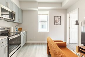 Chic & Cozy Philly Stay in City Center
