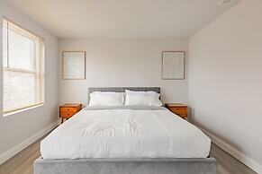 Chic & Cozy Philly Stay in City Center