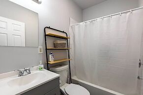 Chic & Cozy Philly Stay in City Center