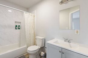 Chic & Cozy Philly Stay in City Center