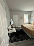Chic & Cozy Philly Stay in City Center