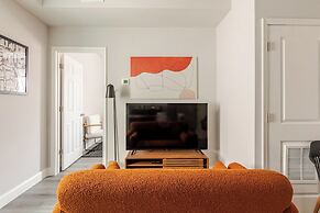 Chic & Cozy Philly Stay in City Center