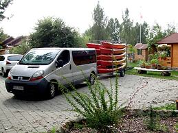 Single-storey Homes by the Lake, Jelen