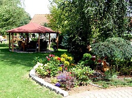 Single-storey Homes by the Lake, Jelen