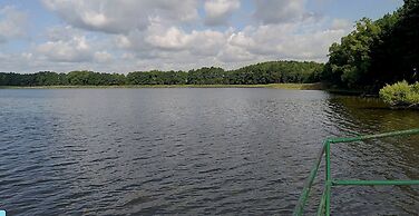 Single-storey Homes by the Lake, Jelen