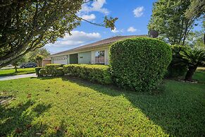 Pondside Perch - Your Waterfront Retreat 3 Bedroom Home