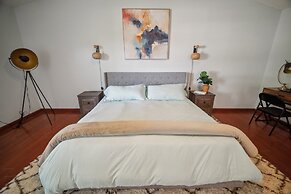 Pondside Perch - Your Waterfront Retreat 3 Bedroom Home