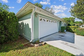 Pondside Perch - Your Waterfront Retreat 3 Bedroom Home