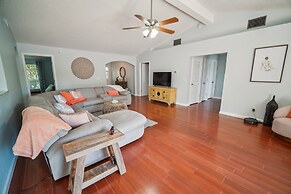 Pondside Perch - Your Waterfront Retreat 3 Bedroom Home