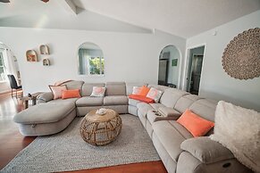 Pondside Perch - Your Waterfront Retreat 3 Bedroom Home