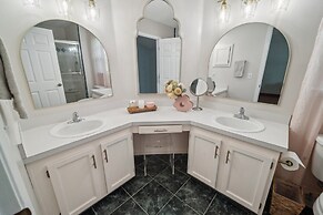 Pondside Perch - Your Waterfront Retreat 3 Bedroom Home