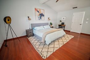 Pondside Perch - Your Waterfront Retreat 3 Bedroom Home