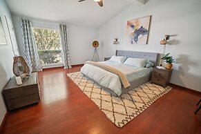 Pondside Perch - Your Waterfront Retreat 3 Bedroom Home