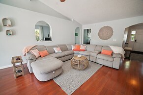 Pondside Perch - Your Waterfront Retreat 3 Bedroom Home