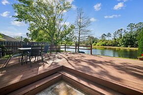Pondside Perch - Your Waterfront Retreat 3 Bedroom Home