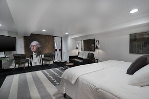 Old Town Gem With Modern Comforts & Ample Parking 1 Bedroom Townhouse