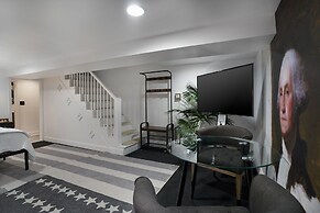 Old Town Gem With Modern Comforts & Ample Parking 1 Bedroom Townhouse